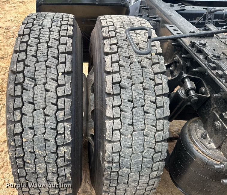 image for item YA0565 2020 International LT625 semi truck