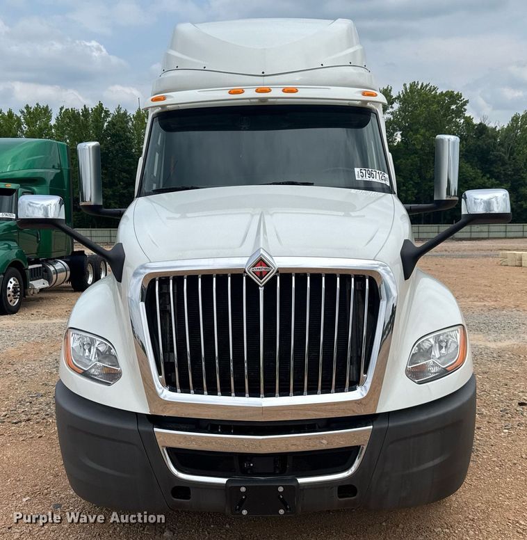 image for item YA0566 2020 International LT625 semi truck