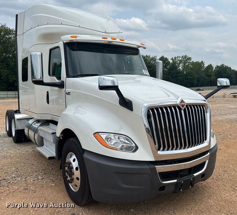 image for item YA0566 2020 International LT625 semi truck