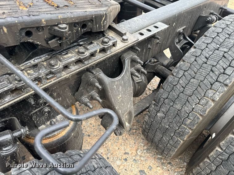 image for item YA0566 2020 International LT625 semi truck