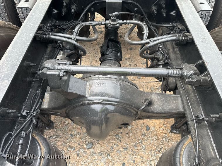 image for item YA0566 2020 International LT625 semi truck