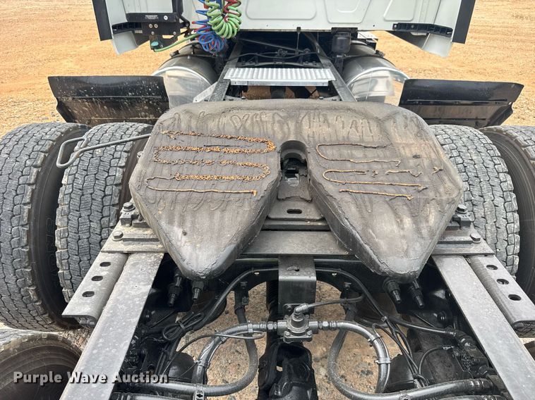 image for item YA0566 2020 International LT625 semi truck