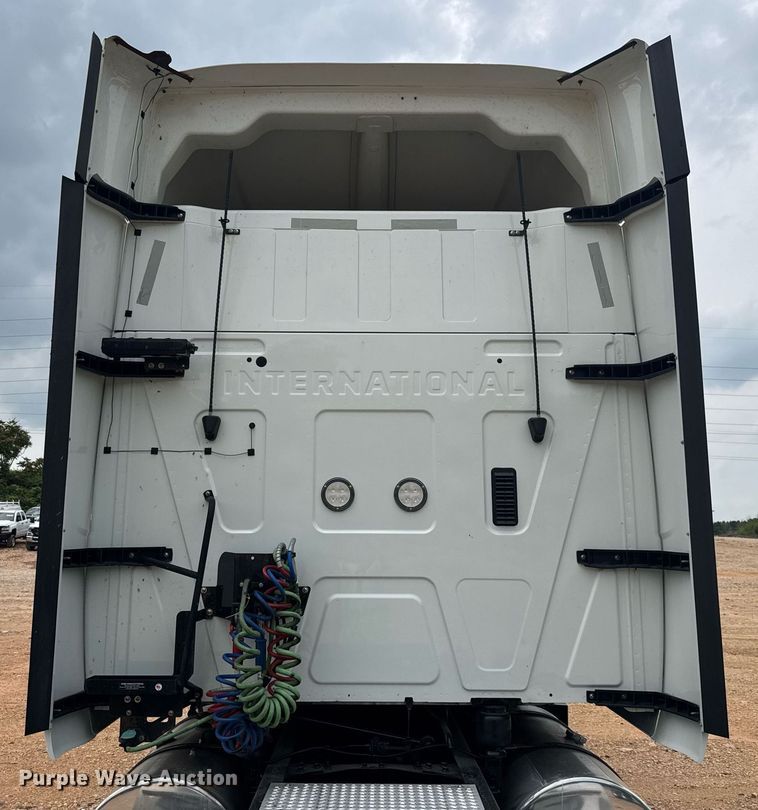 image for item YA0566 2020 International LT625 semi truck