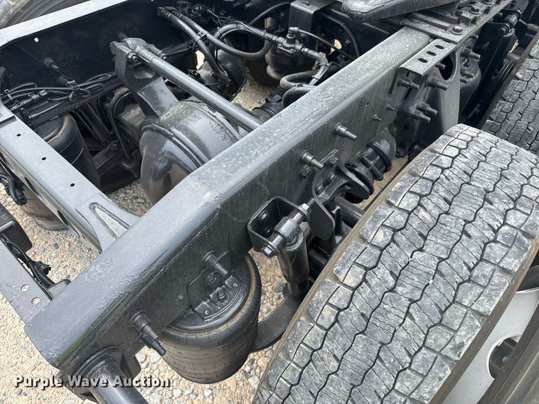 image for item YA0566 2020 International LT625 semi truck