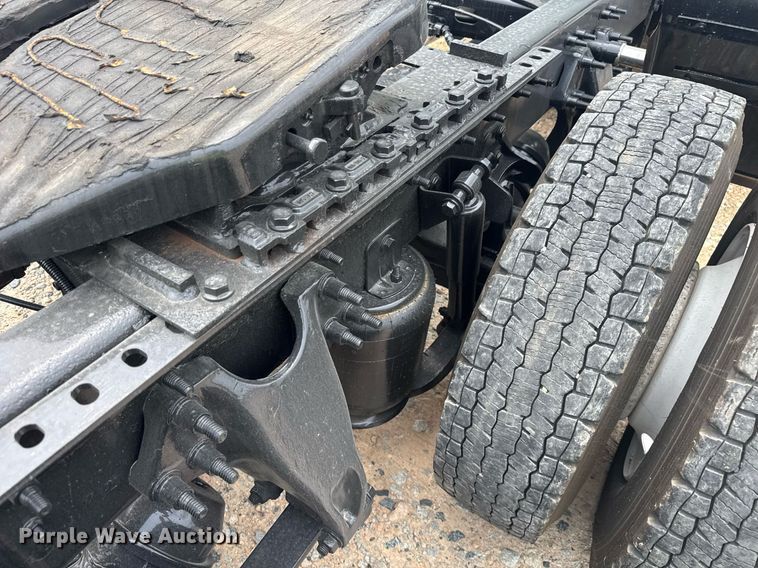 image for item YA0566 2020 International LT625 semi truck