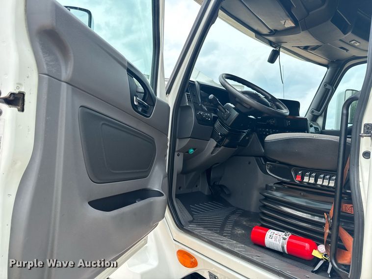 image for item YA0566 2020 International LT625 semi truck