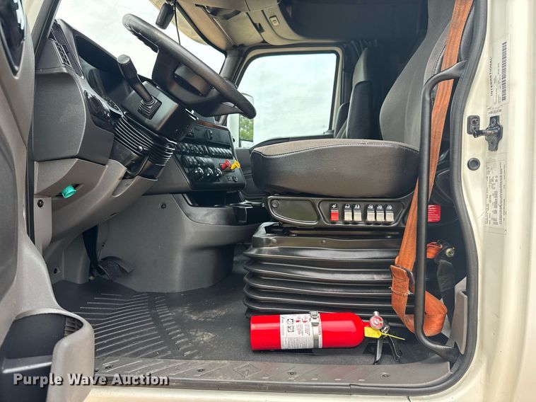 image for item YA0566 2020 International LT625 semi truck