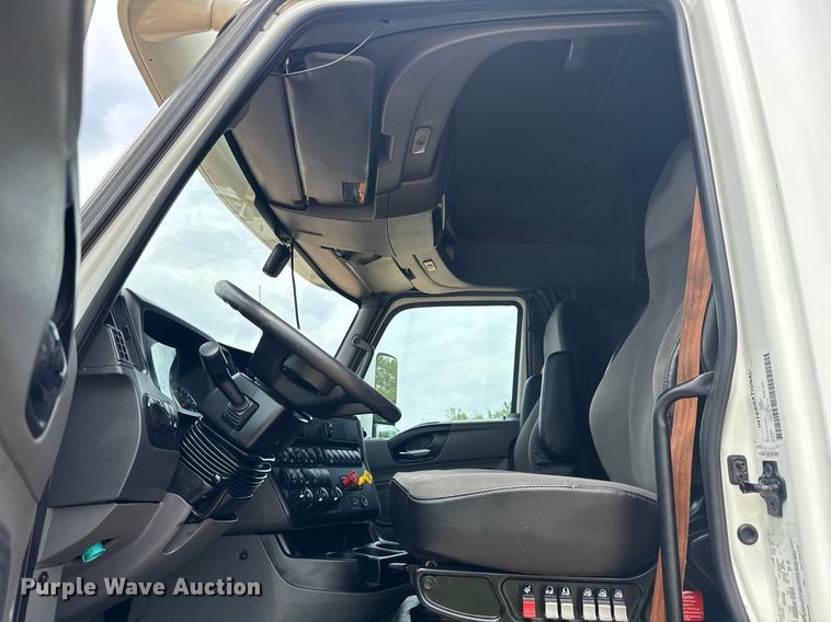 image for item YA0566 2020 International LT625 semi truck