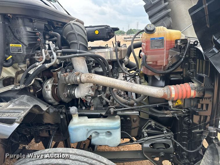 image for item YA0566 2020 International LT625 semi truck