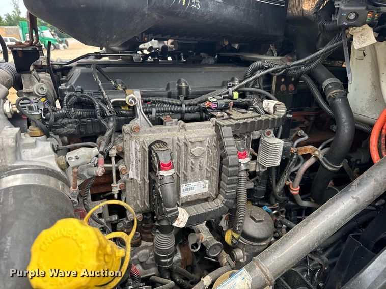 image for item YA0566 2020 International LT625 semi truck