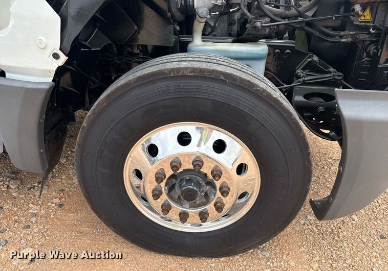 image for item YA0566 2020 International LT625 semi truck