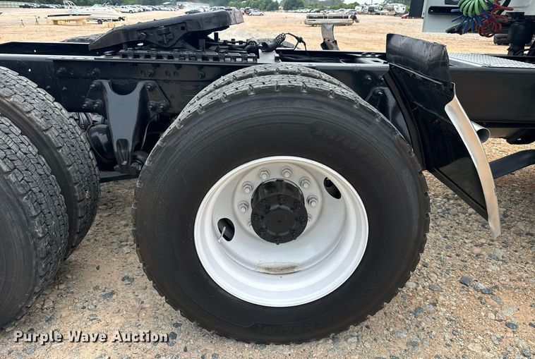 image for item YA0566 2020 International LT625 semi truck