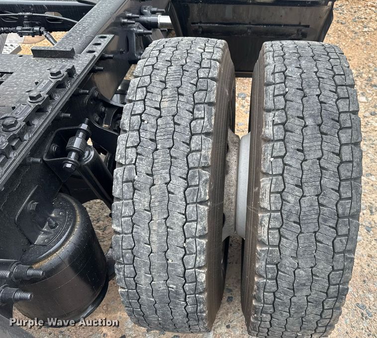 image for item YA0566 2020 International LT625 semi truck