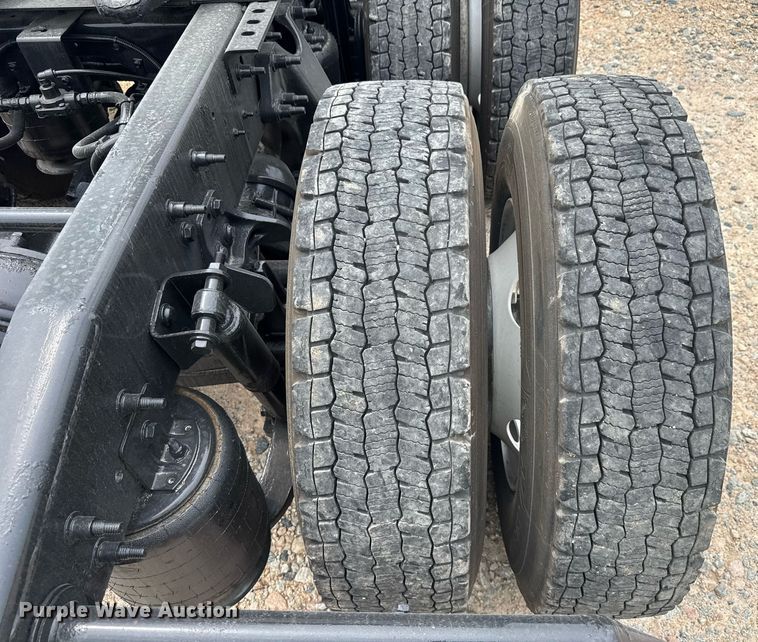 image for item YA0566 2020 International LT625 semi truck