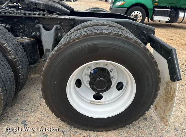 image for item YA0566 2020 International LT625 semi truck