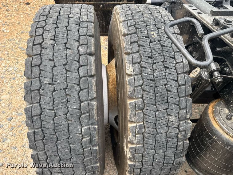 image for item YA0566 2020 International LT625 semi truck