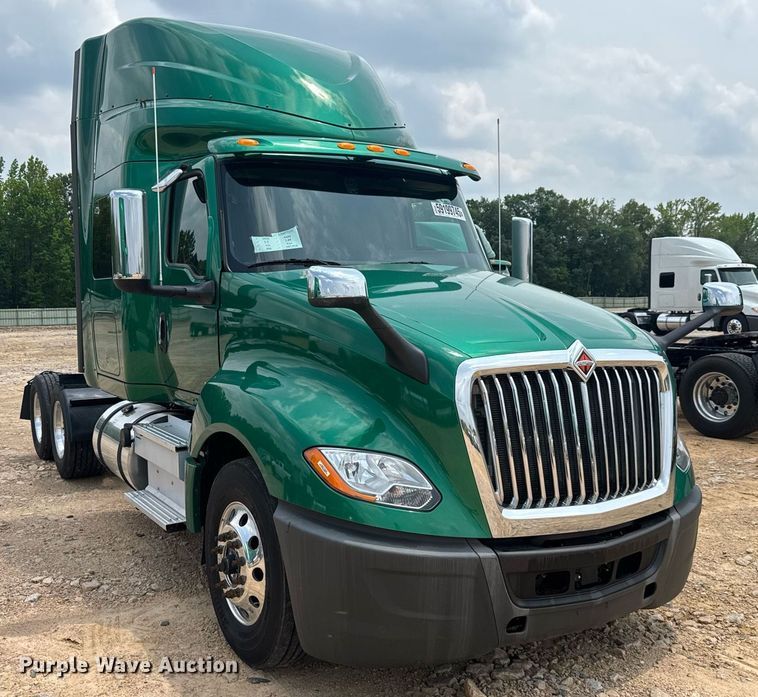 image for item YA0593 2020 International LT625 semi truck