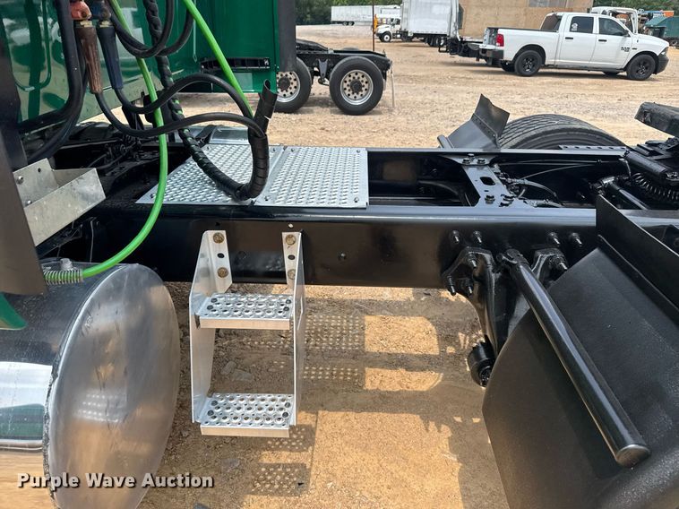 image for item YA0593 2020 International LT625 semi truck