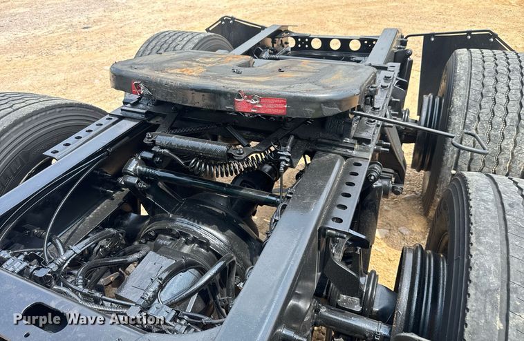 image for item YA0593 2020 International LT625 semi truck