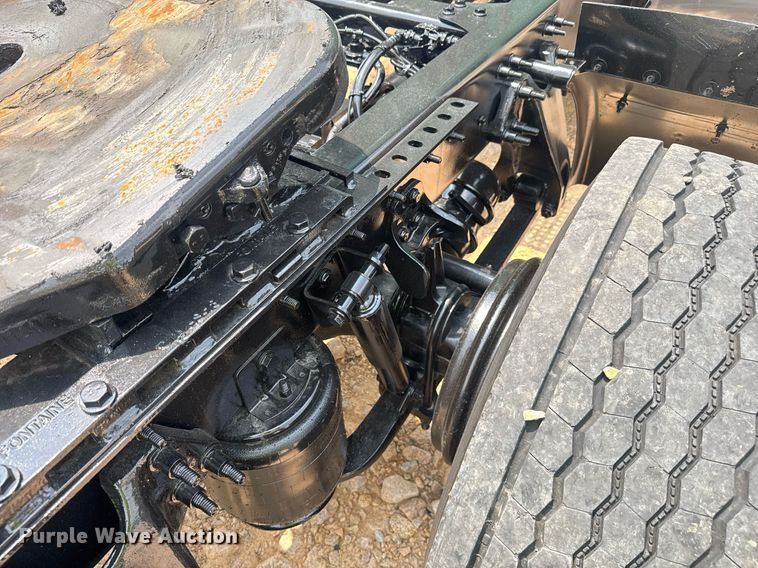 image for item YA0593 2020 International LT625 semi truck