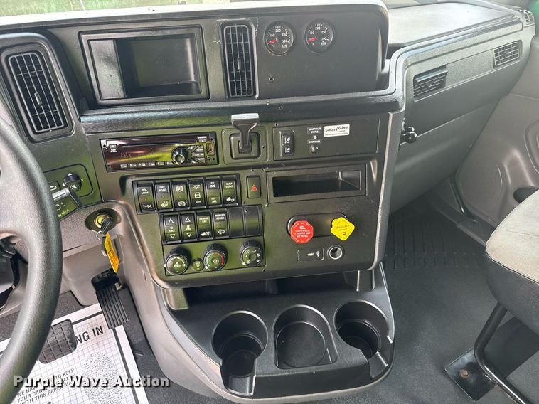 image for item YA0593 2020 International LT625 semi truck