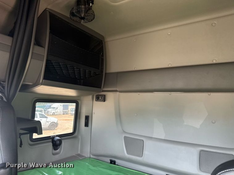 image for item YA0593 2020 International LT625 semi truck