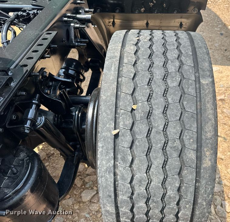 image for item YA0593 2020 International LT625 semi truck