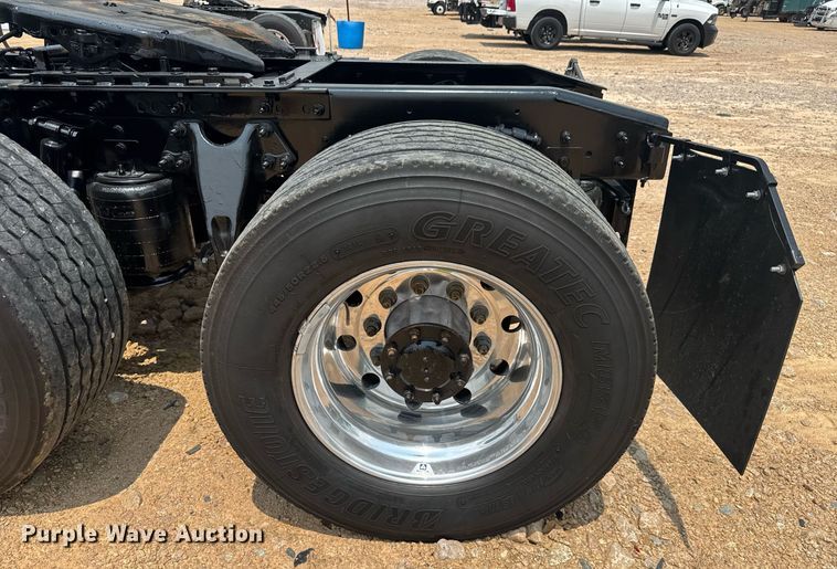 image for item YA0593 2020 International LT625 semi truck