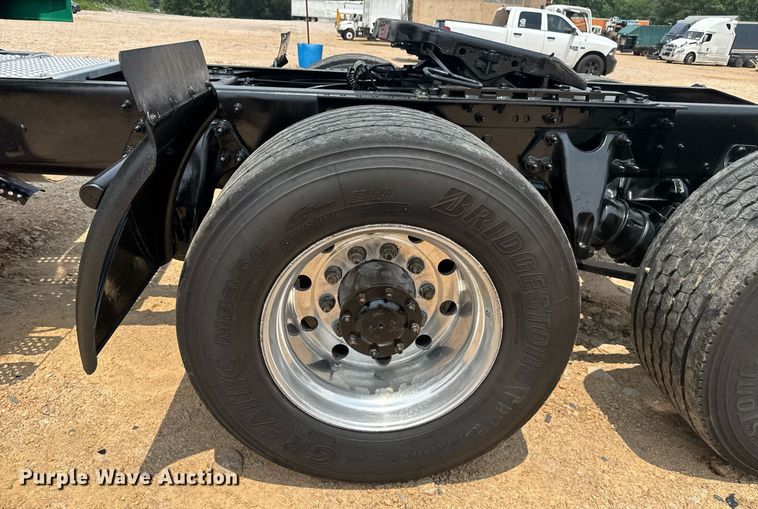 image for item YA0593 2020 International LT625 semi truck