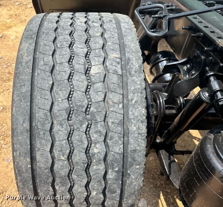 image for item YA0593 2020 International LT625 semi truck