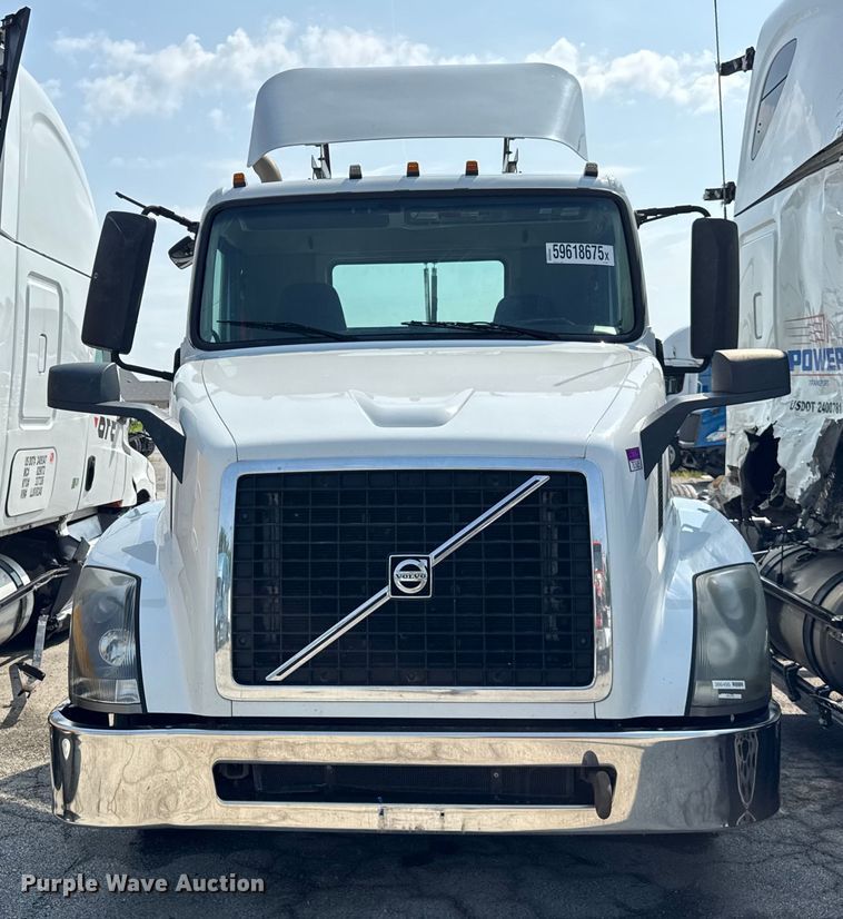 image for item YA0611 2016 Volvo VNL semi truck