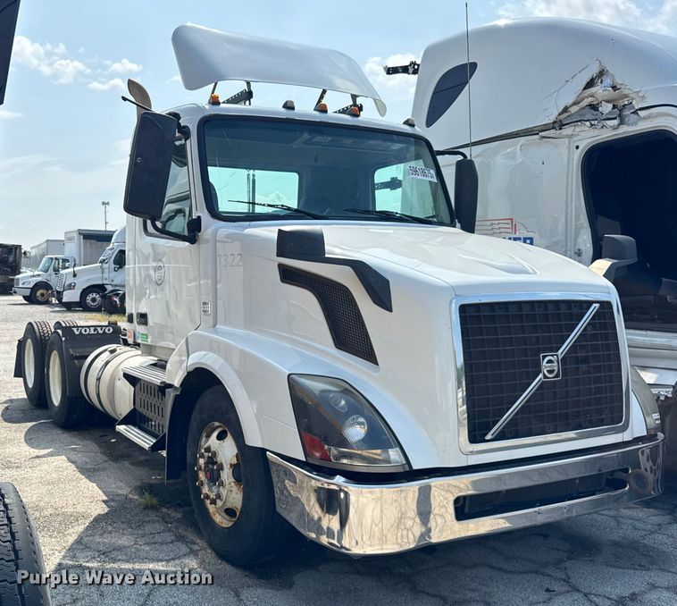 image for item YA0611 2016 Volvo VNL semi truck