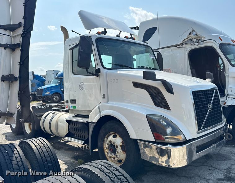 image for item YA0611 2016 Volvo VNL semi truck