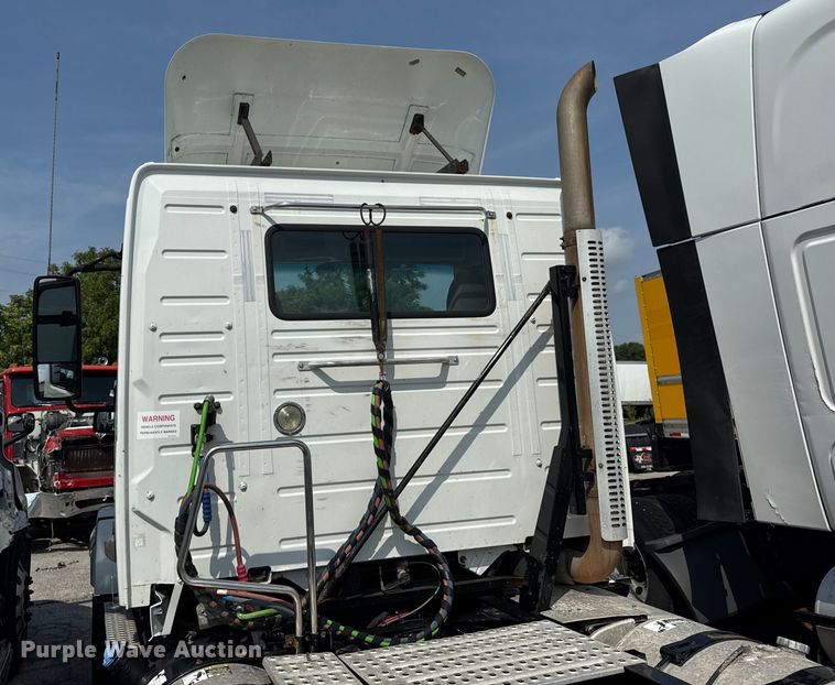 image for item YA0611 2016 Volvo VNL semi truck