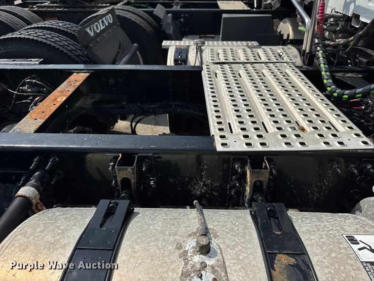 image for item YA0611 2016 Volvo VNL semi truck