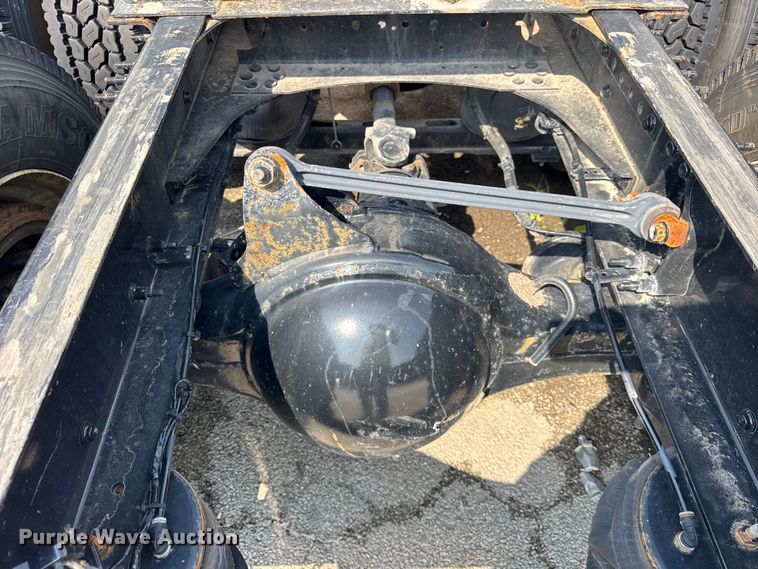 image for item YA0611 2016 Volvo VNL semi truck