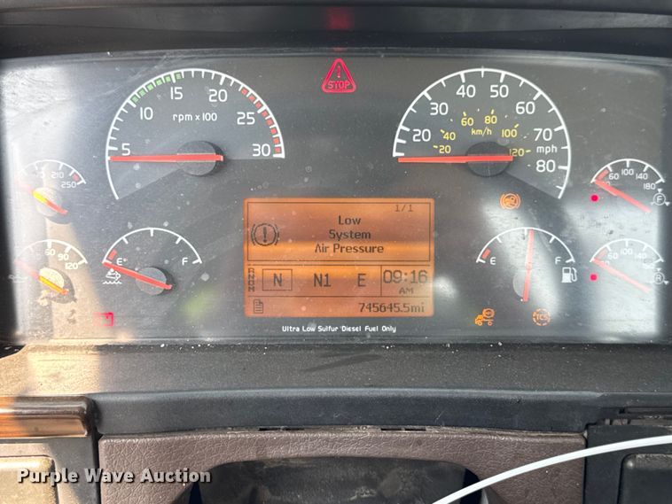 image for item YA0611 2016 Volvo VNL semi truck