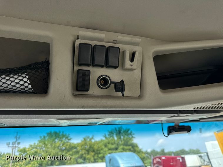 image for item YA0611 2016 Volvo VNL semi truck