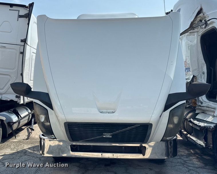 image for item YA0611 2016 Volvo VNL semi truck