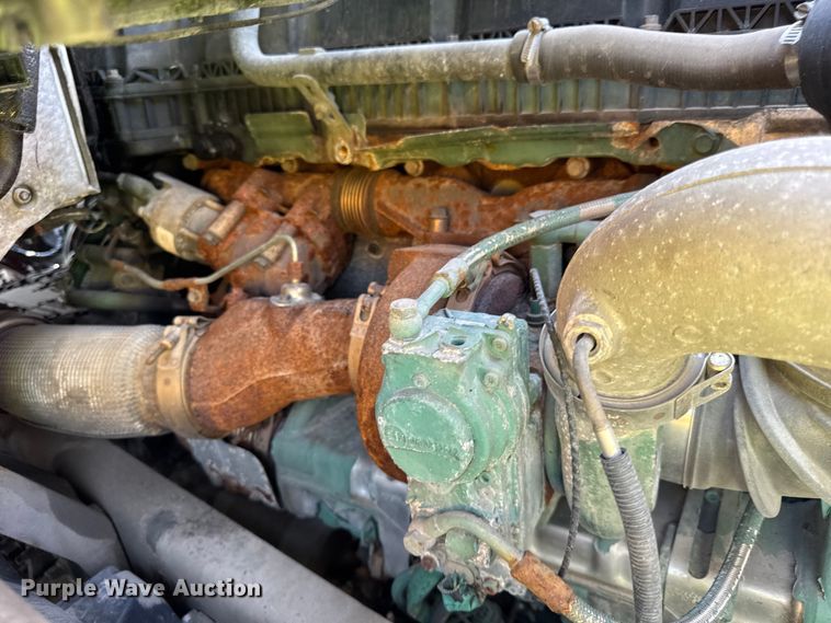 image for item YA0611 2016 Volvo VNL semi truck