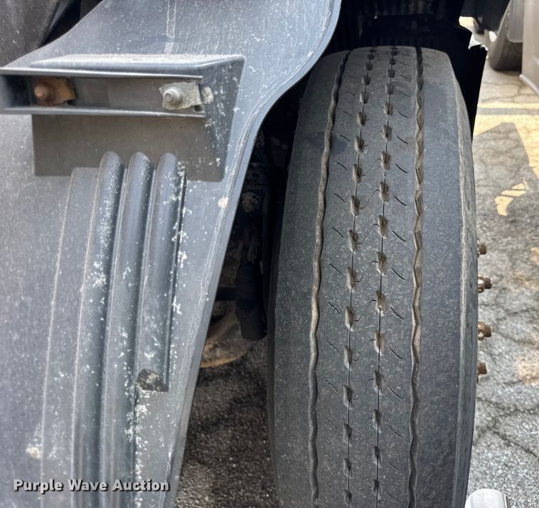 image for item YA0611 2016 Volvo VNL semi truck