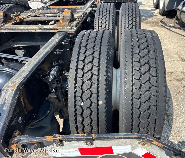 image for item YA0611 2016 Volvo VNL semi truck