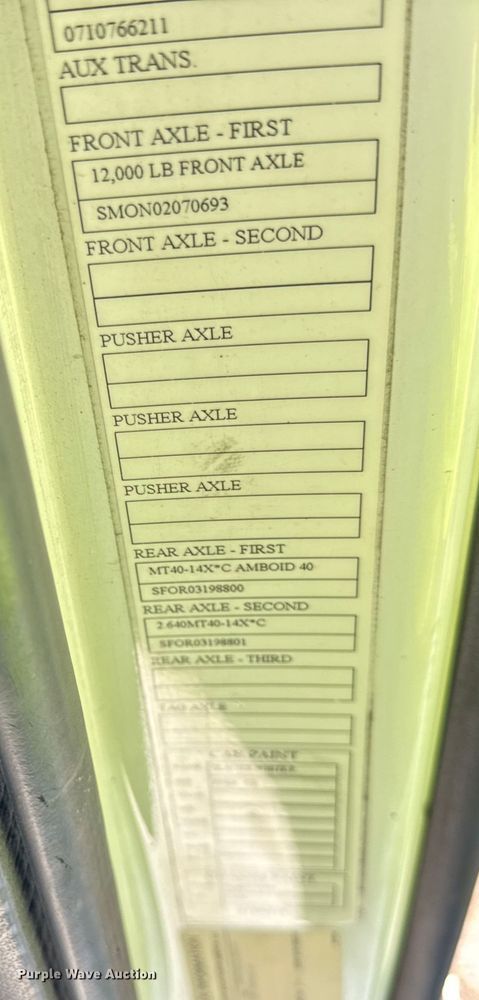 image for item YA0611 2016 Volvo VNL semi truck