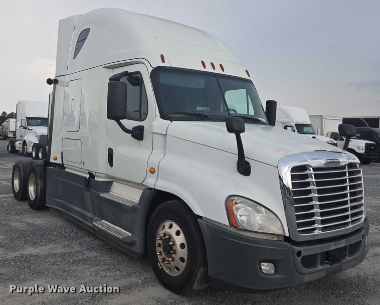 CAMIóN CAMAROTE 2016 FREIGHTLINER