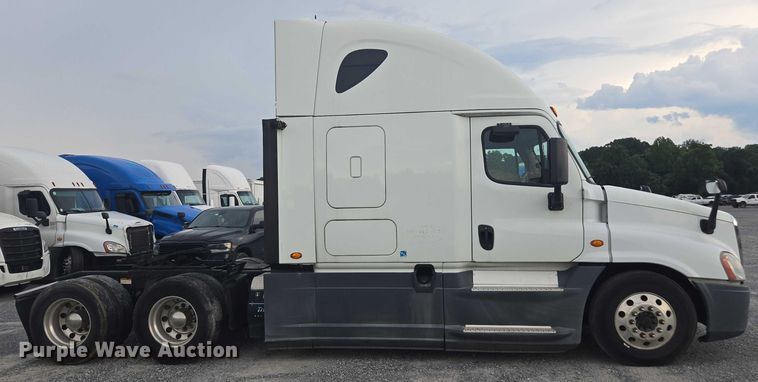 CAMIóN CAMAROTE 2016 FREIGHTLINER