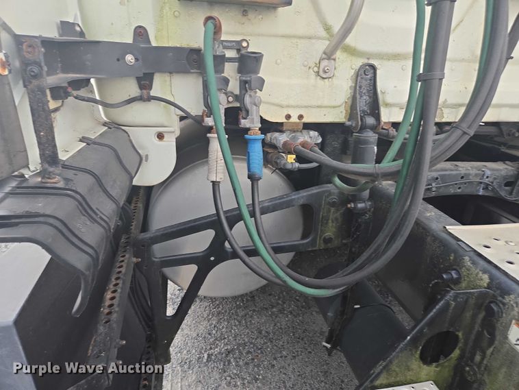 image for item YA0691 2016 Freightliner Cascadia semi truck