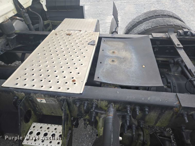 image for item YA0691 2016 Freightliner Cascadia semi truck