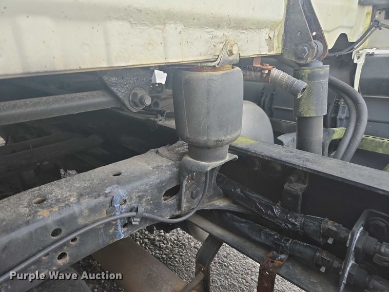 image for item YA0691 2016 Freightliner Cascadia semi truck