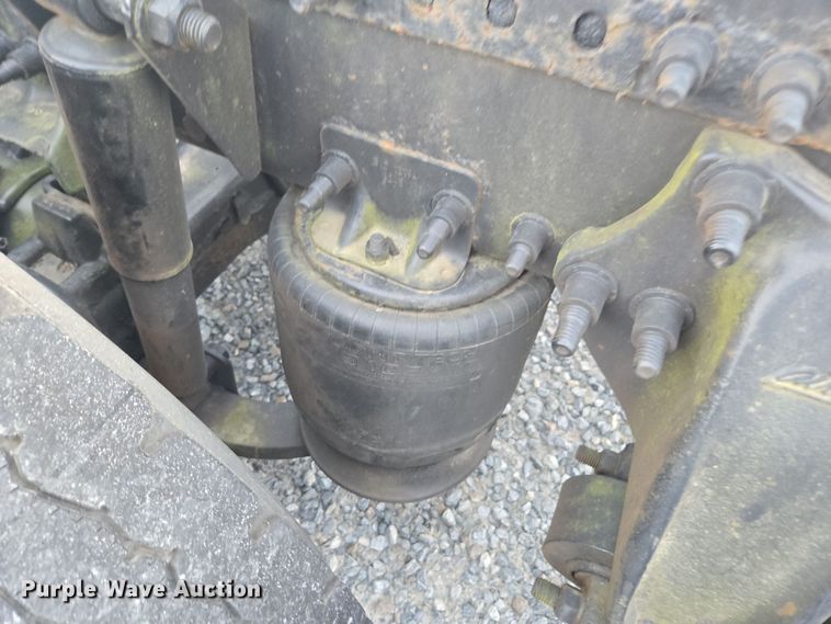 image for item YA0691 2016 Freightliner Cascadia semi truck