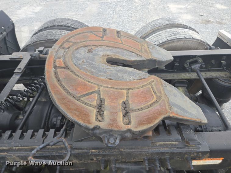 image for item YA0691 2016 Freightliner Cascadia semi truck